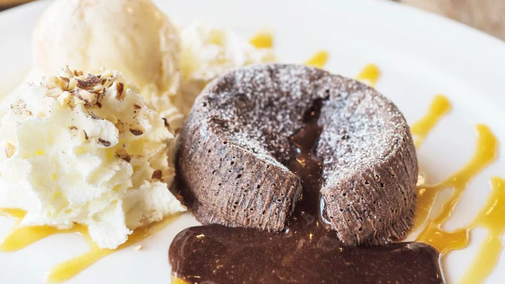Chocolate Lava Cakes With Vanilla Cream-best dinner party meals