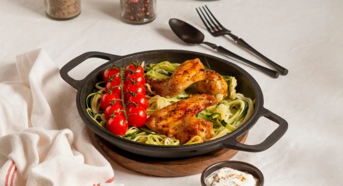 Zucchini Noodles with Pesto and Grilled Chicken-500 calorie dinner ideas
