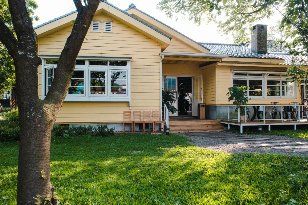 Outdoor Lighting Tips for a Modern Cozy Home Exterior