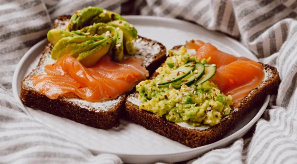Sandwiches with salmon and avocado-easy brunch dishes