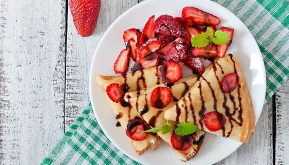 Crispy Waffles with Fresh Fruit-simple breakfast ideas