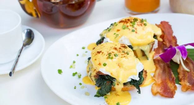 Eggs Benedict-best brunch foods