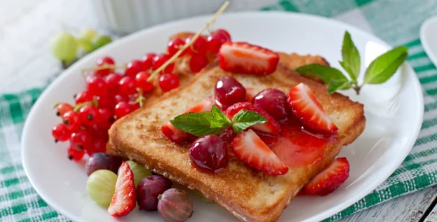 French Toast with Berries-top brunch recipes