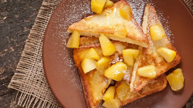 French toast with caramelized apples-easy brunch dishes