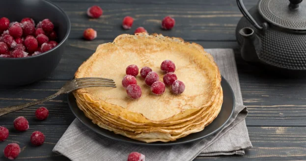 Golden Pancakes with Berries-recipes for brunch dishes