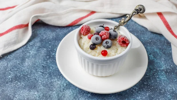 Rice pudding with frozen blueberries and raspberries-good ideas for brunch