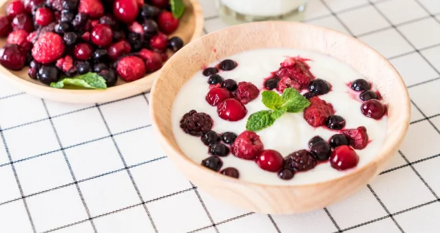 Greek Yoghurt with Fruit-fast breakfast food