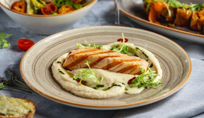 Grilled Chicken and Hummus Plate-light lunch recipes
