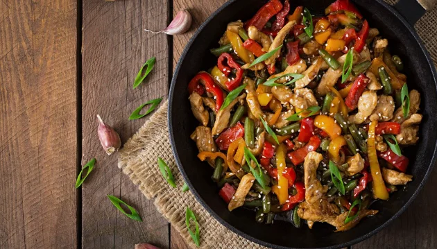 Stir fry chicken, sweet peppers and green beans-cheap easy meals for family