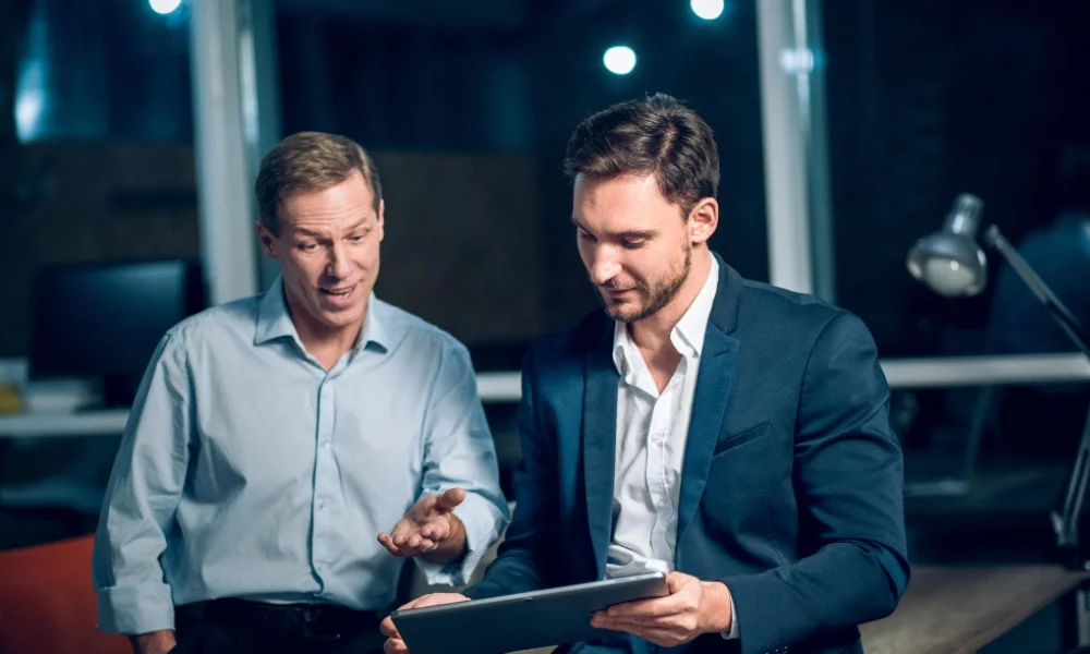 Consultant presenting different white label SEO pricing models to a client