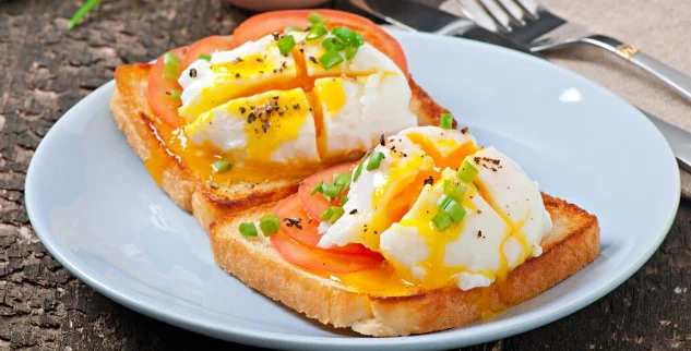 Scrambled Eggs with Smoked Salmon-easy breakfast foods