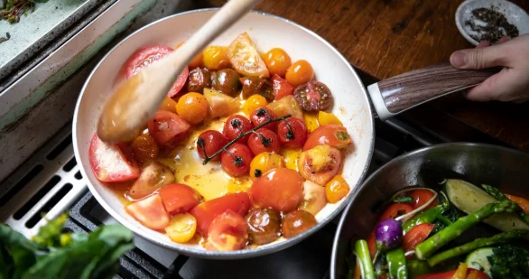 Fresh tomato sauce food photography recipe idea-crockpot recipes for two