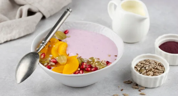 Smoothie Bowls with Seasonal Fruit