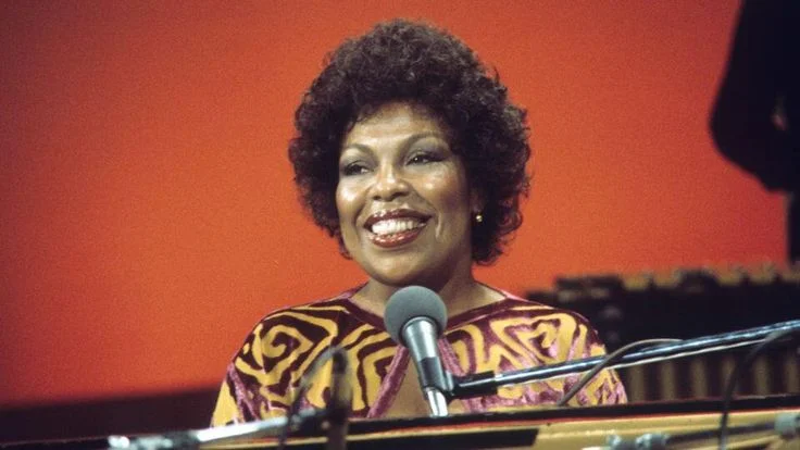 Comparing Roberta Flack’s Net Worth with Other Artists