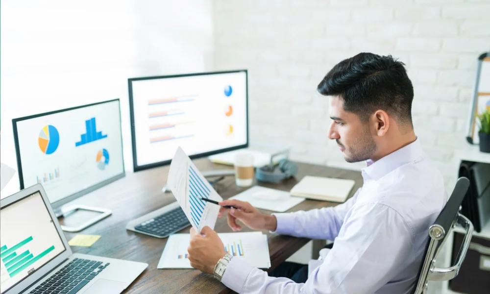SEO professional working on pc with analytics charts on screen