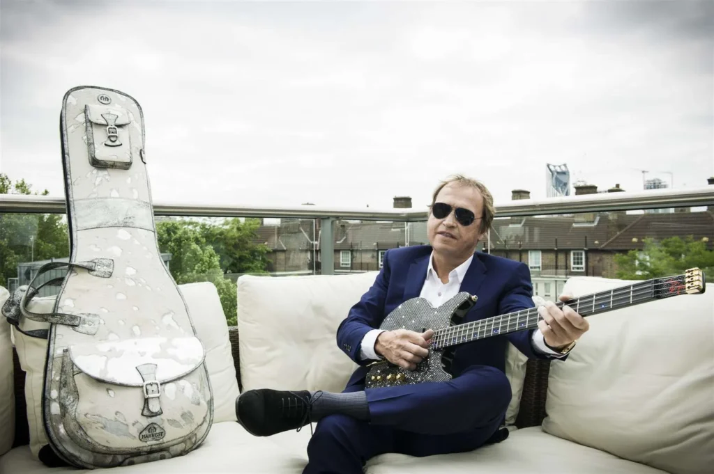 How rich is Mark King?