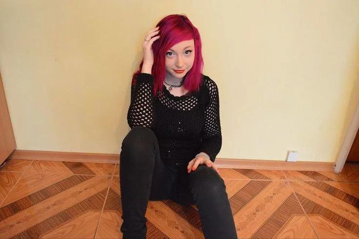 Major Sources of Hayley Lewis Income