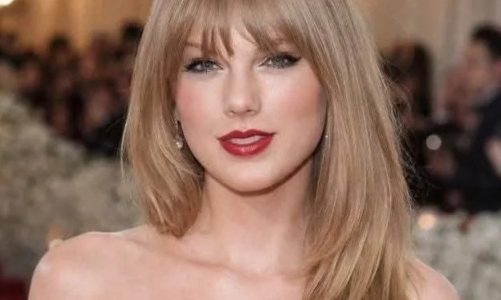 Portrait of pop superstar Taylor Swift for taylor swift networth.