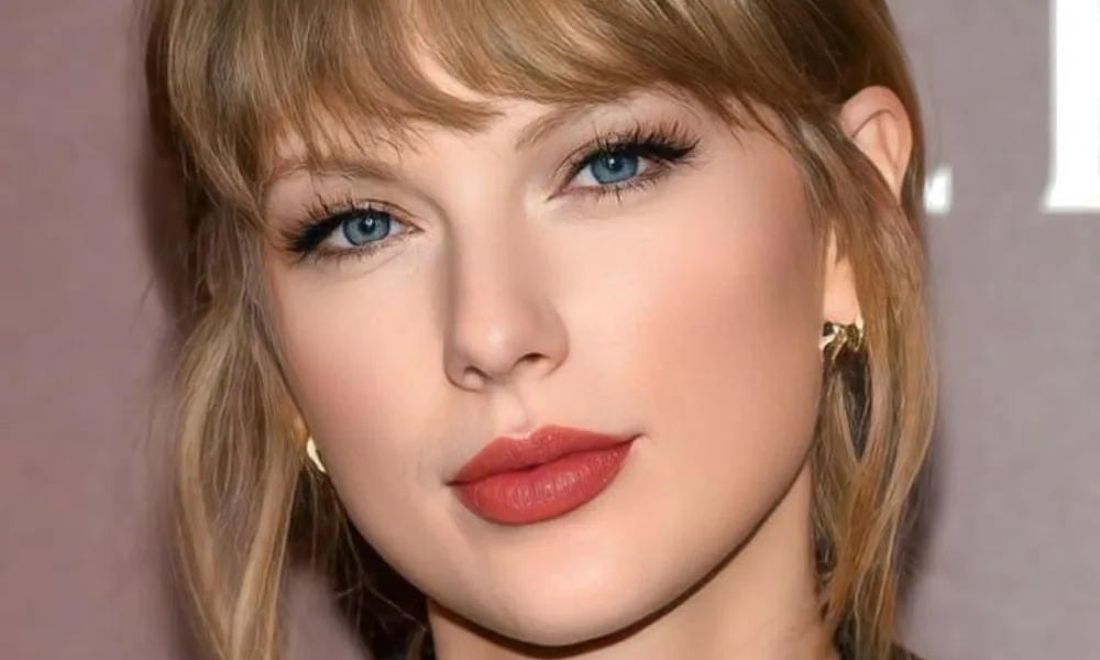  Close-up headshot of pop star Taylor Swift for taylor swift networth.