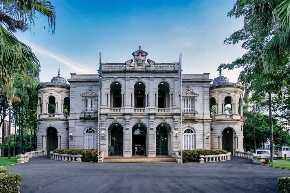 Modern Colonial Homes: Tradition and Contemporary Living