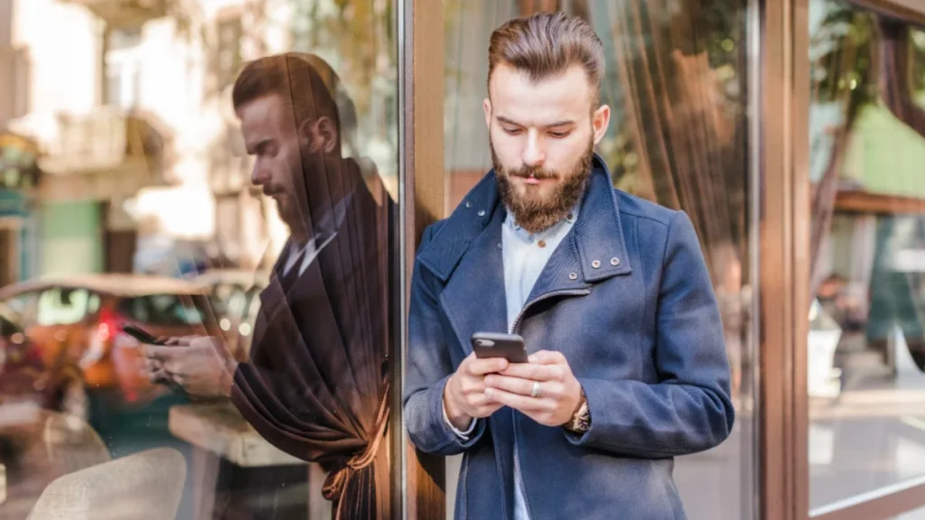 Local business attracting nearby customers through internet marketing