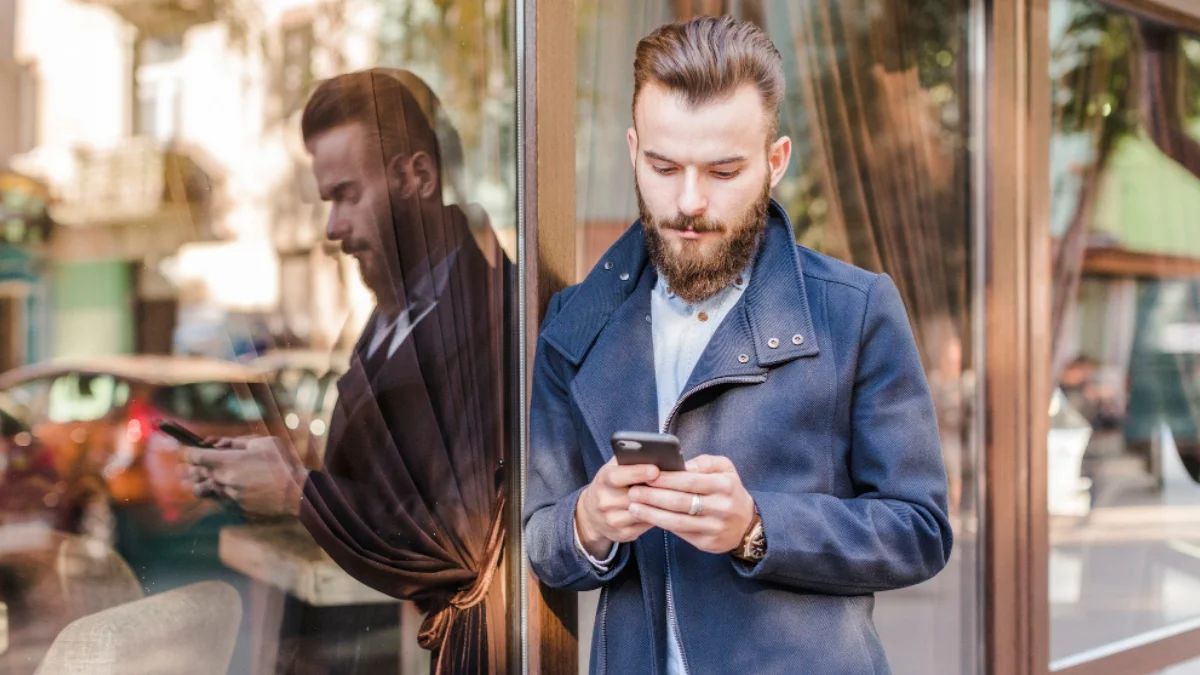 Local business attracting nearby customers through internet marketing